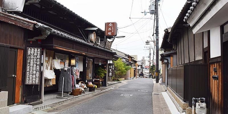 7 Unmissable Highlights: What to See in Nara’s Ancient Capital 8 Naramachi